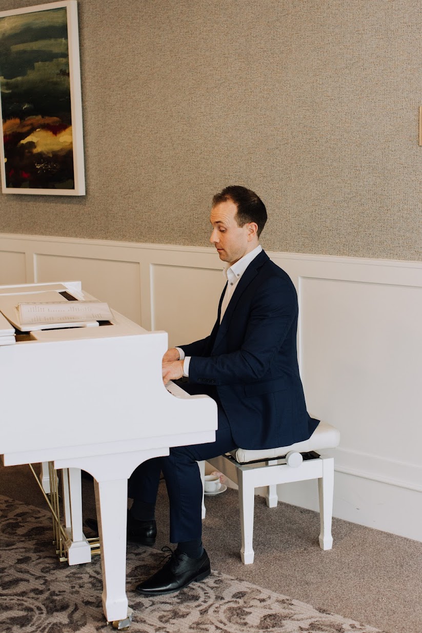 Joe Kenny pianist playing piano over a wedding drinks reception in Lough Eske Castle