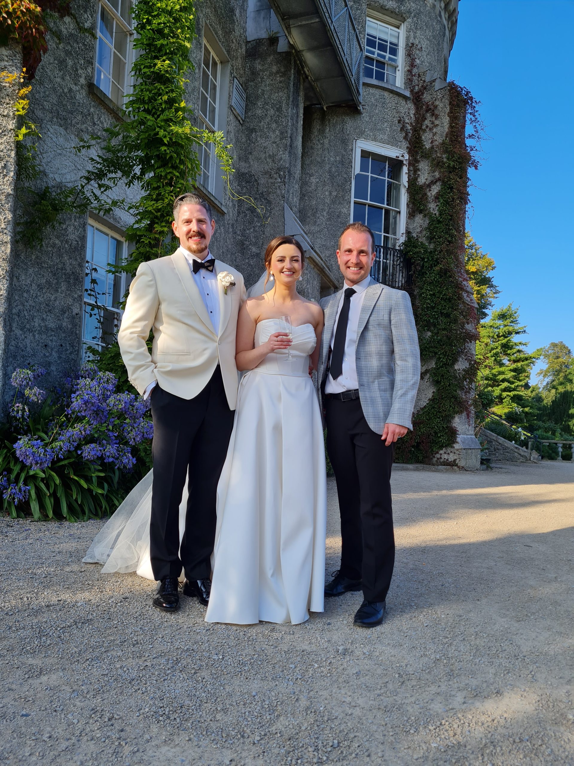 Joe Kenny wedding pianist outside Bellingham Castle with newlyweds